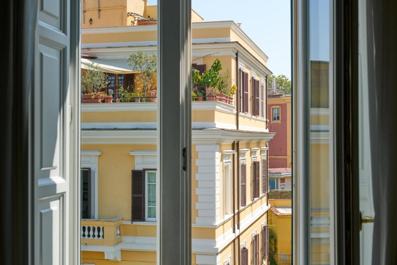 Hotel Palm Gallery